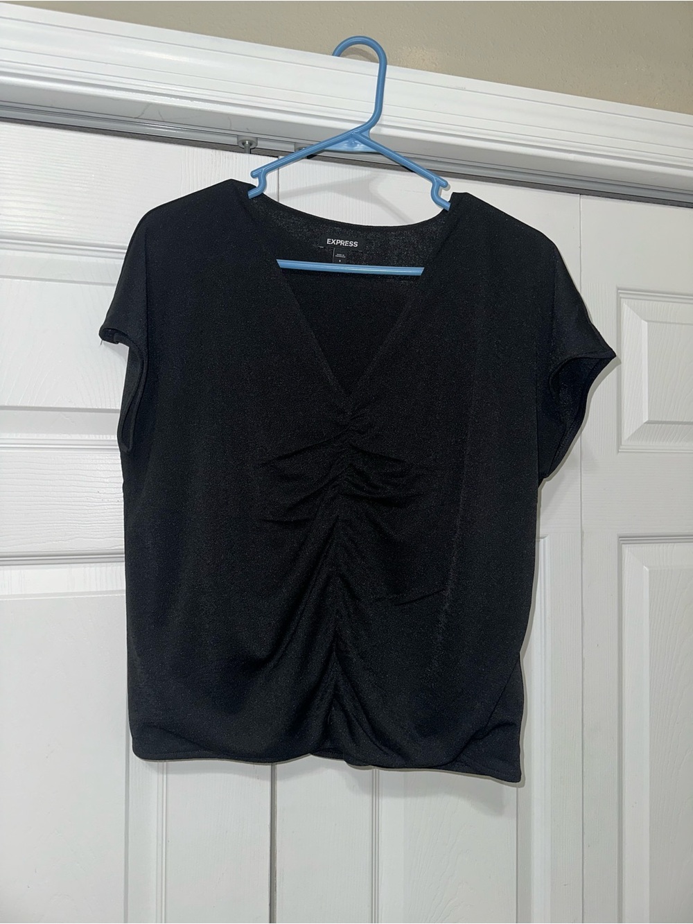 NWOT Express Cropped Black Ruched V-Neck Short Sleeve Top